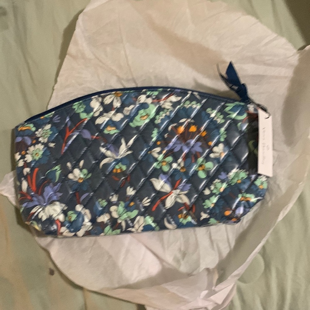 Vera bradley grand travel cosmetic bag in floral bursts